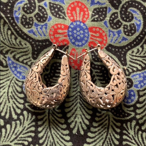 Silver hopped earrings - Picture 1 of 2